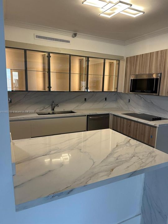 Recently Rented: $6,000 (3 beds, 2 baths, 2360 Square Feet)