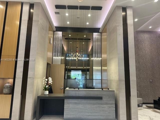 Recently Rented: $6,000 (3 beds, 2 baths, 2360 Square Feet)