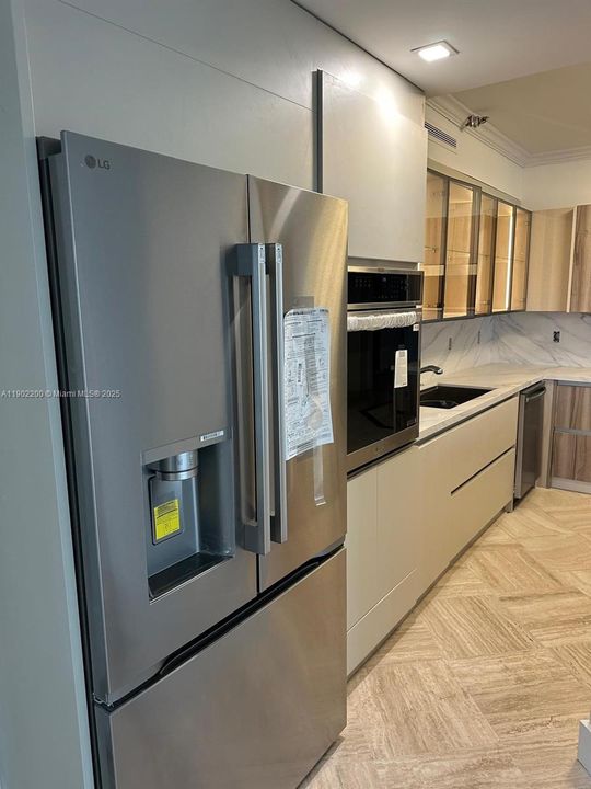 Recently Rented: $6,000 (3 beds, 2 baths, 2360 Square Feet)