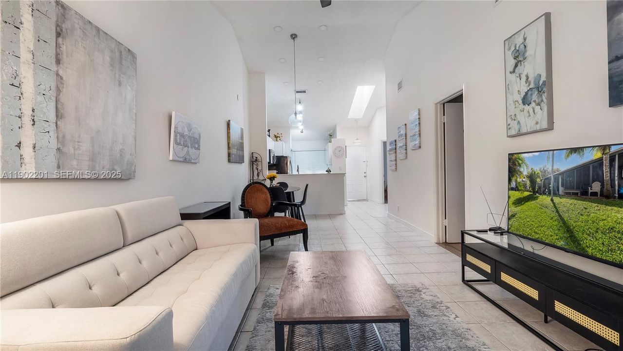 For Rent: $2,750 (3 beds, 2 baths, 1064 Square Feet)