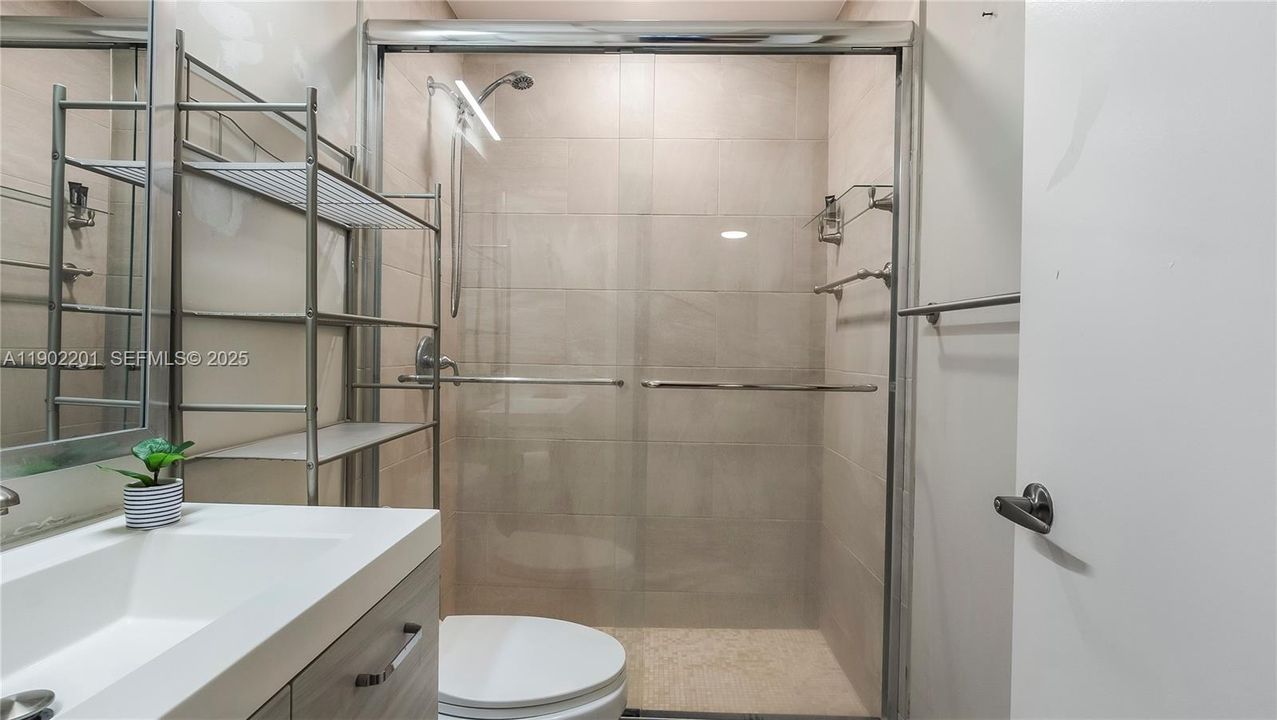 For Rent: $2,750 (3 beds, 2 baths, 1064 Square Feet)