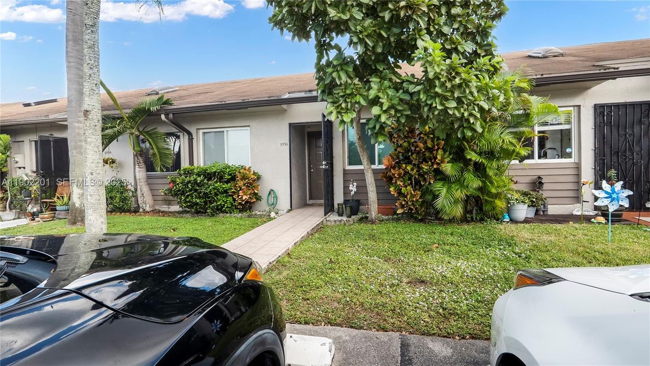 For Rent: $2,750 (3 beds, 2 baths, 1064 Square Feet)