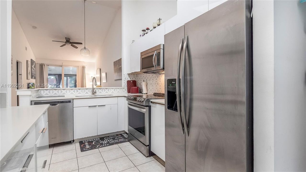 For Rent: $2,750 (3 beds, 2 baths, 1064 Square Feet)