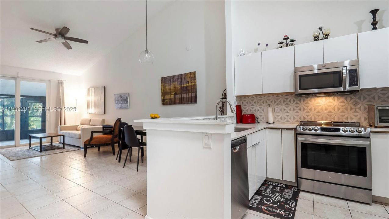 For Rent: $2,750 (3 beds, 2 baths, 1064 Square Feet)