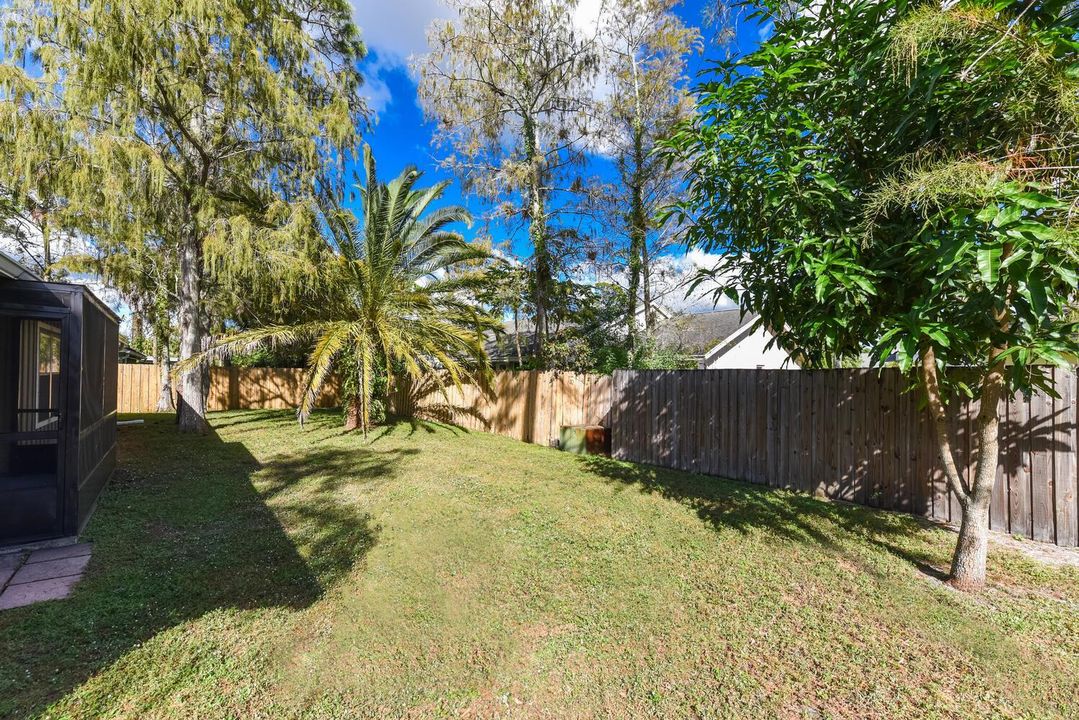 916 Daffodil Dr Wellington FL-large-023-