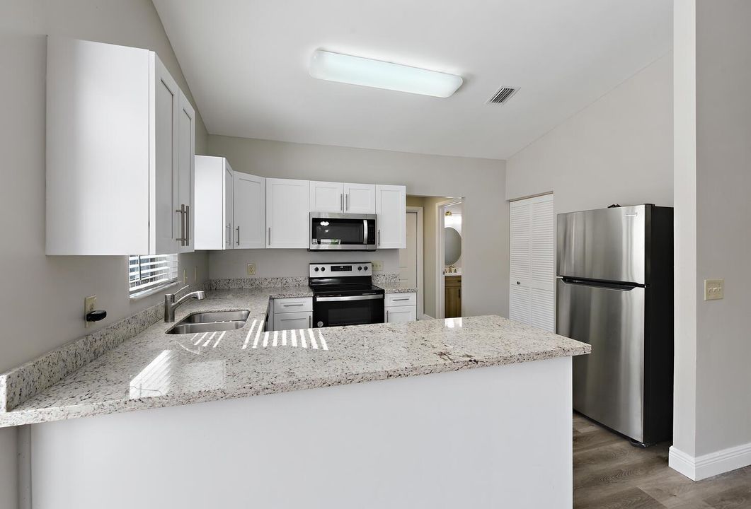 916 Daffodil Dr Wellington FL-large-008-