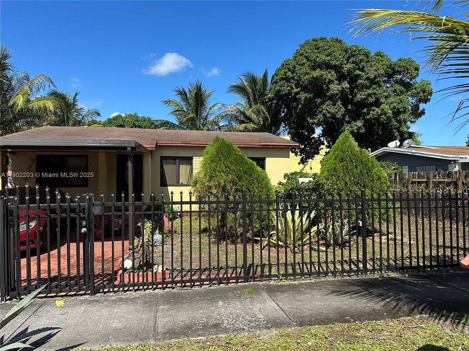 For Rent: $3,000 (3 beds, 2 baths, 1330 Square Feet)