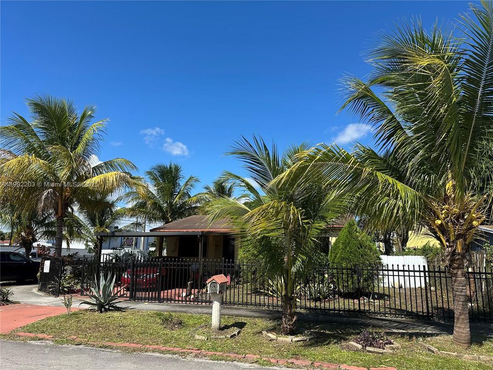 For Rent: $3,000 (3 beds, 2 baths, 1330 Square Feet)