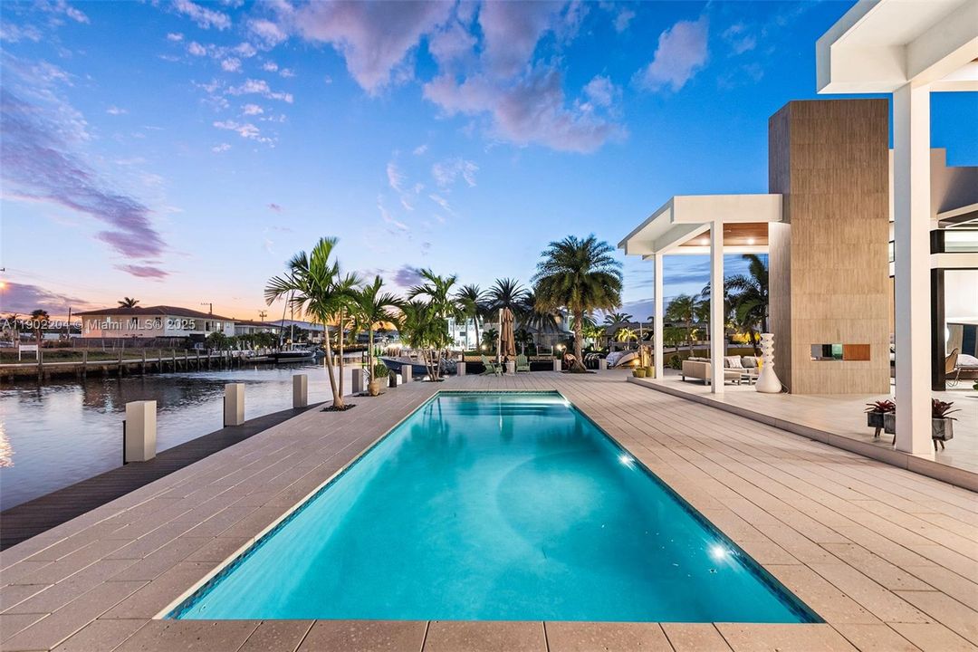 For Rent: $32,000 (3 beds, 4 baths, 3122 Square Feet)