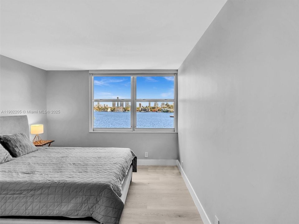 Active With Contract: $450,000 (2 beds, 2 baths, 1213 Square Feet)