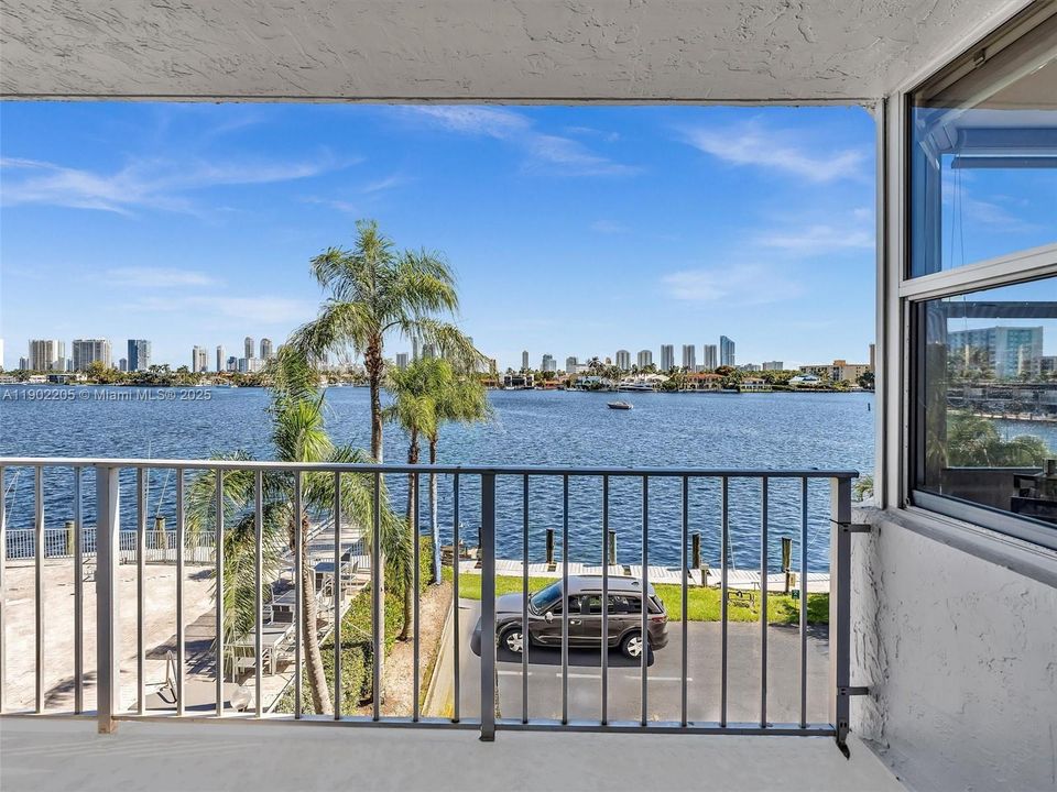 Active With Contract: $450,000 (2 beds, 2 baths, 1213 Square Feet)