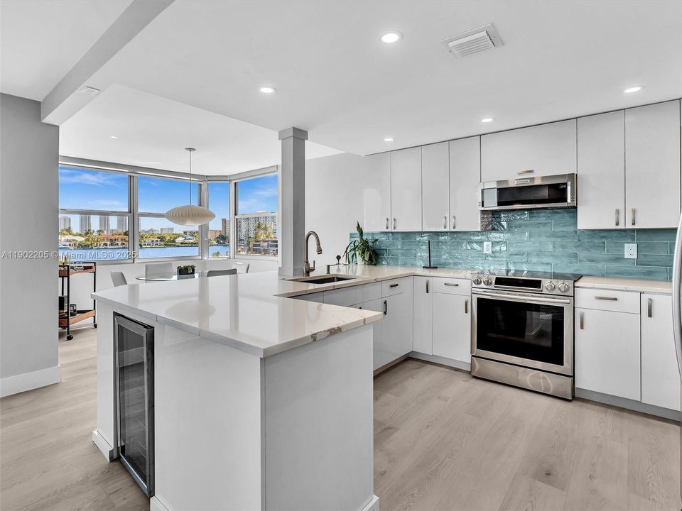 Active With Contract: $450,000 (2 beds, 2 baths, 1213 Square Feet)