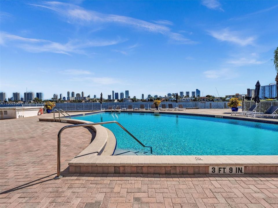 Active With Contract: $450,000 (2 beds, 2 baths, 1213 Square Feet)