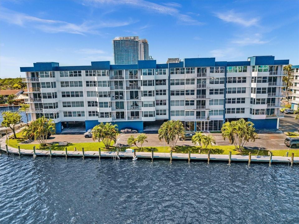 Active With Contract: $450,000 (2 beds, 2 baths, 1213 Square Feet)