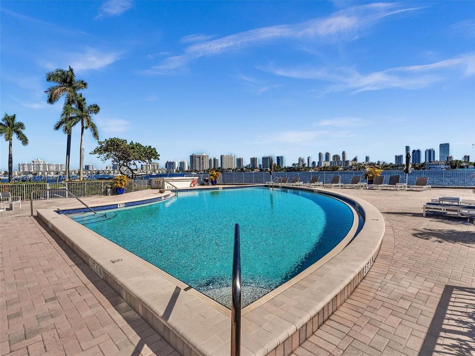 Active With Contract: $450,000 (2 beds, 2 baths, 1213 Square Feet)