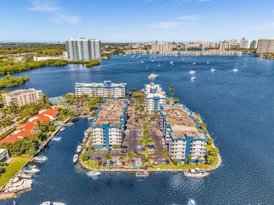 Active With Contract: $450,000 (2 beds, 2 baths, 1213 Square Feet)