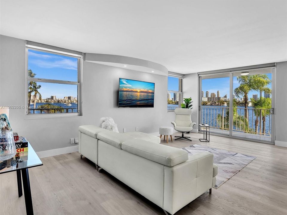 Corner unit - views from EVERY window!