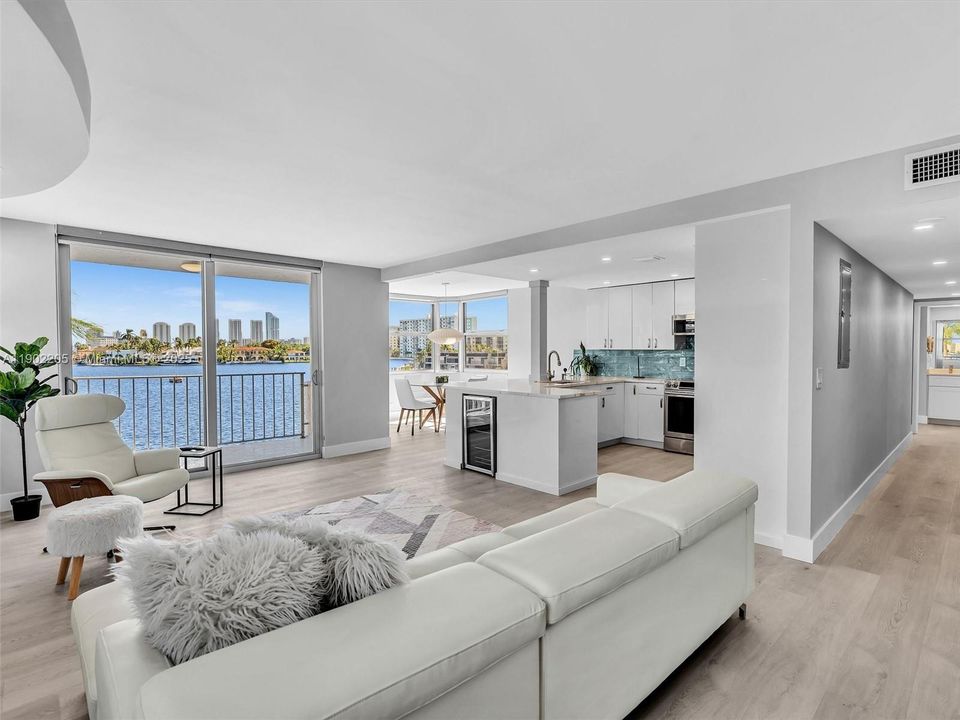 Active With Contract: $450,000 (2 beds, 2 baths, 1213 Square Feet)