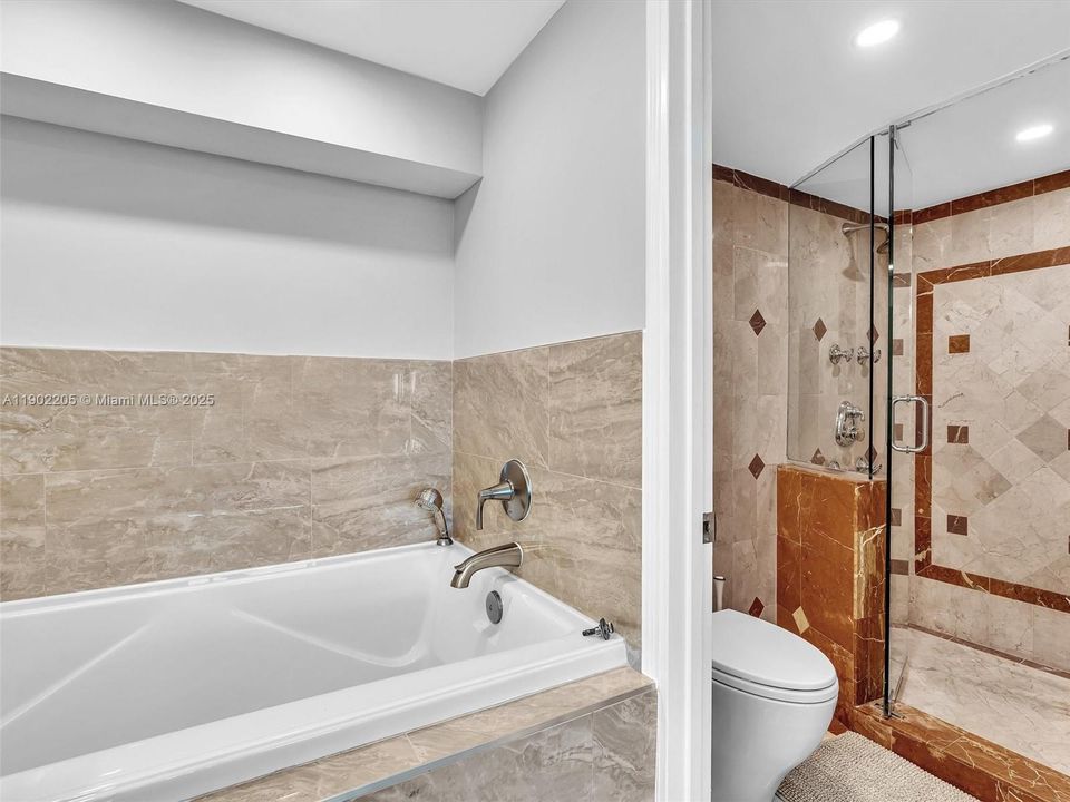 Active With Contract: $450,000 (2 beds, 2 baths, 1213 Square Feet)