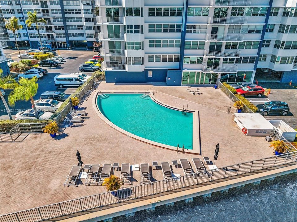 Active With Contract: $450,000 (2 beds, 2 baths, 1213 Square Feet)