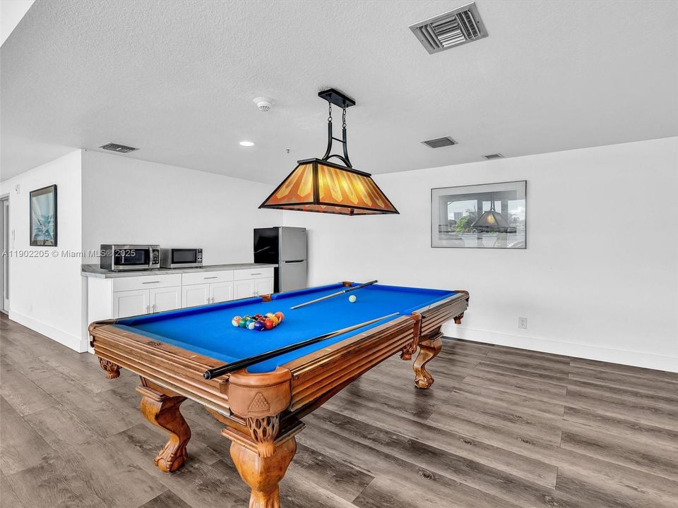 Active With Contract: $450,000 (2 beds, 2 baths, 1213 Square Feet)