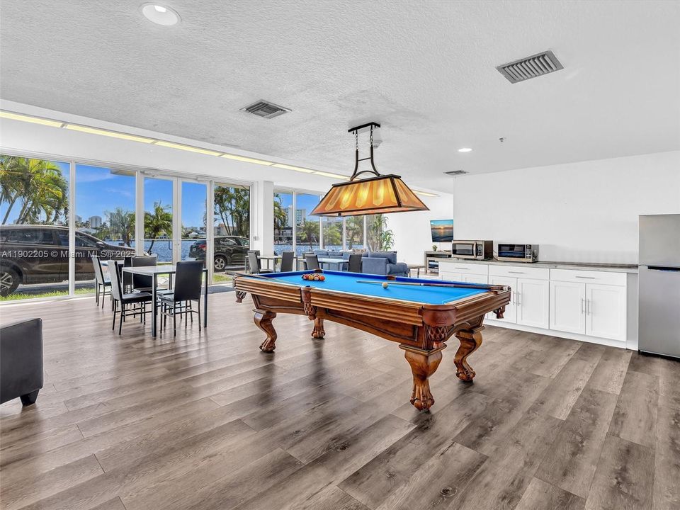 Active With Contract: $450,000 (2 beds, 2 baths, 1213 Square Feet)