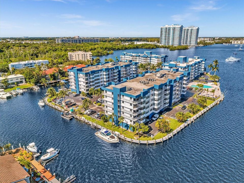 Active With Contract: $450,000 (2 beds, 2 baths, 1213 Square Feet)