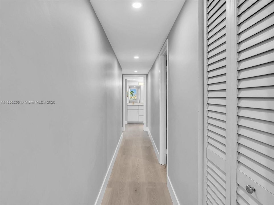 Hallyway leading to bedrooms.