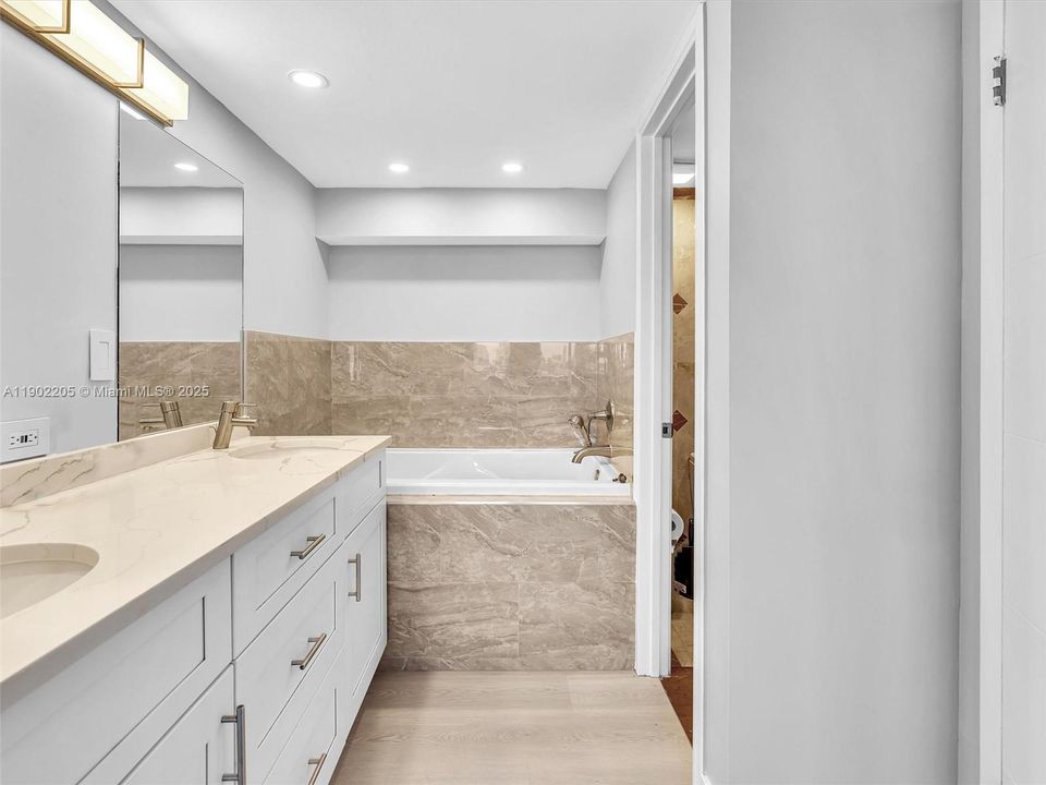 Active With Contract: $450,000 (2 beds, 2 baths, 1213 Square Feet)