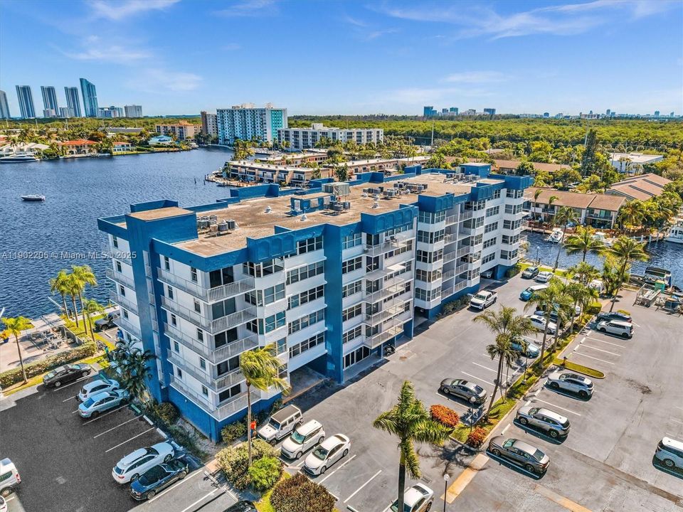 Active With Contract: $450,000 (2 beds, 2 baths, 1213 Square Feet)