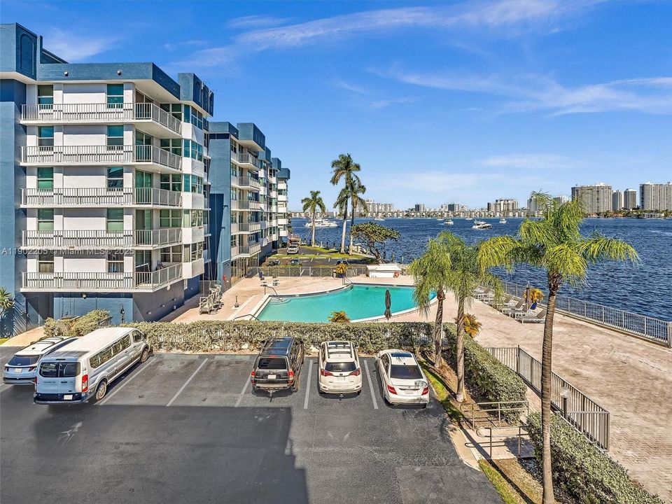Community Pool directly on the Intracoastal