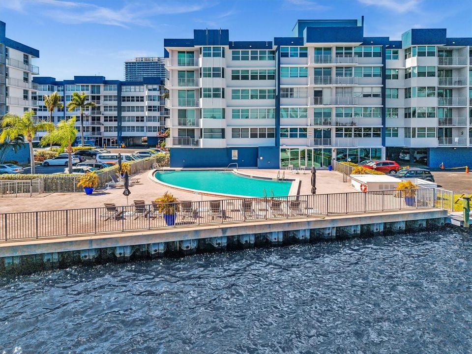 Active With Contract: $450,000 (2 beds, 2 baths, 1213 Square Feet)