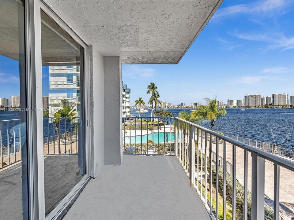 Active With Contract: $450,000 (2 beds, 2 baths, 1213 Square Feet)