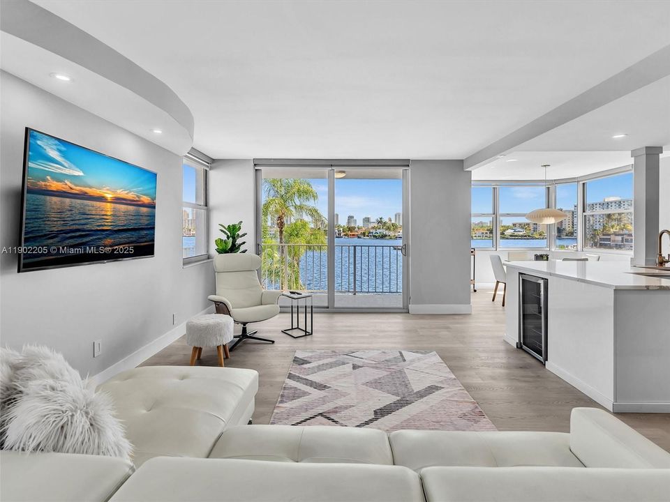 Active With Contract: $450,000 (2 beds, 2 baths, 1213 Square Feet)