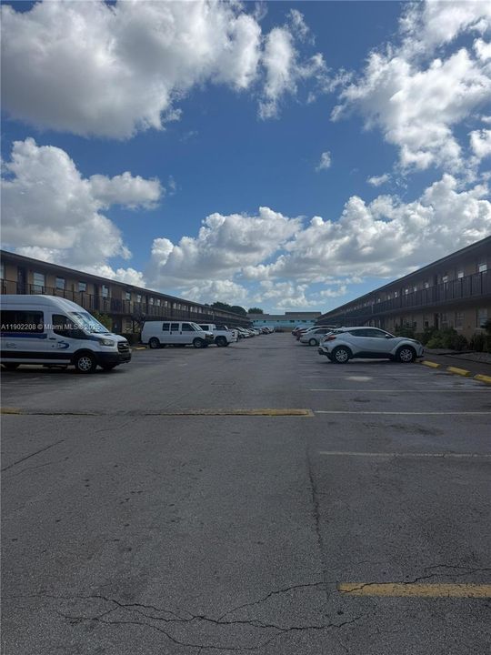 For Rent: $2,195 (3 beds, 1 baths, 847 Square Feet)