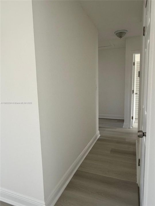 For Rent: $2,195 (3 beds, 1 baths, 847 Square Feet)