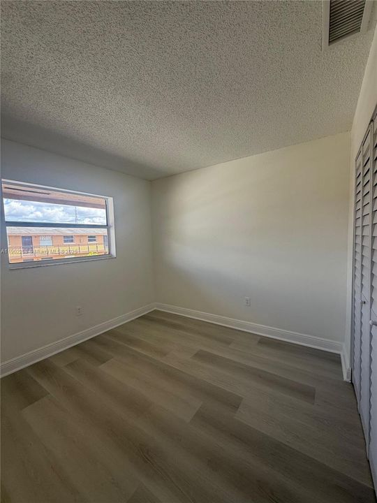 For Rent: $2,195 (3 beds, 1 baths, 847 Square Feet)