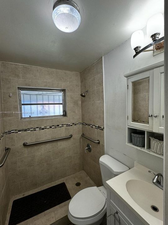 Recientemente alquilado: $1,700 (1 camas, 1 baños, 695 Pies cuadrados)