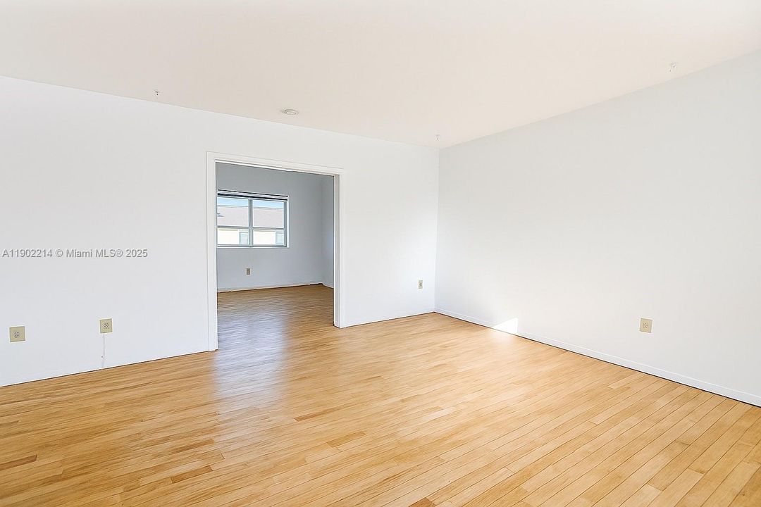 Recently Rented: $1,700 (1 beds, 1 baths, 600 Square Feet)