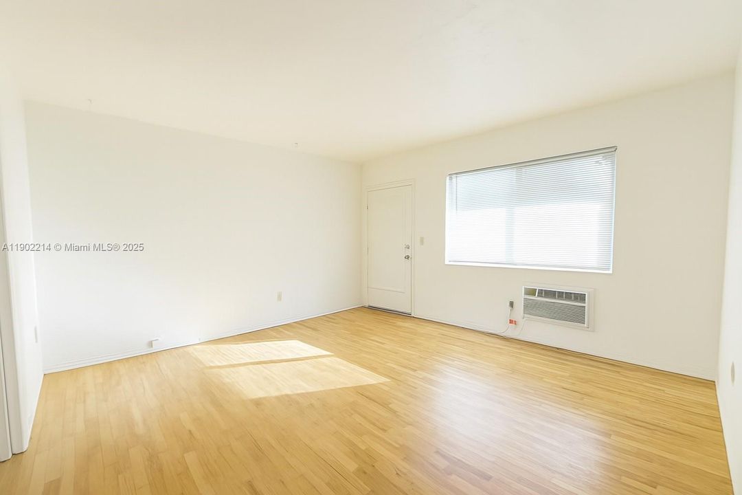 Recently Rented: $1,700 (1 beds, 1 baths, 600 Square Feet)