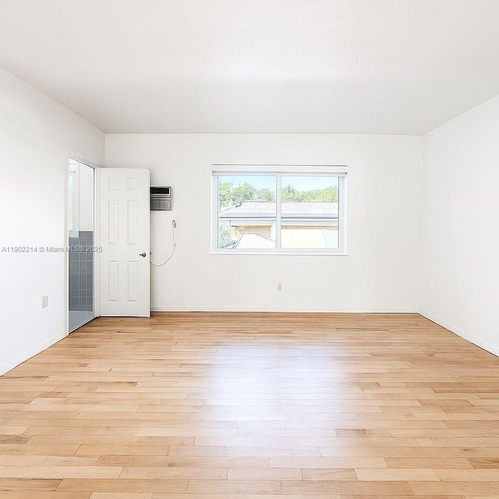 Recently Rented: $1,700 (1 beds, 1 baths, 600 Square Feet)