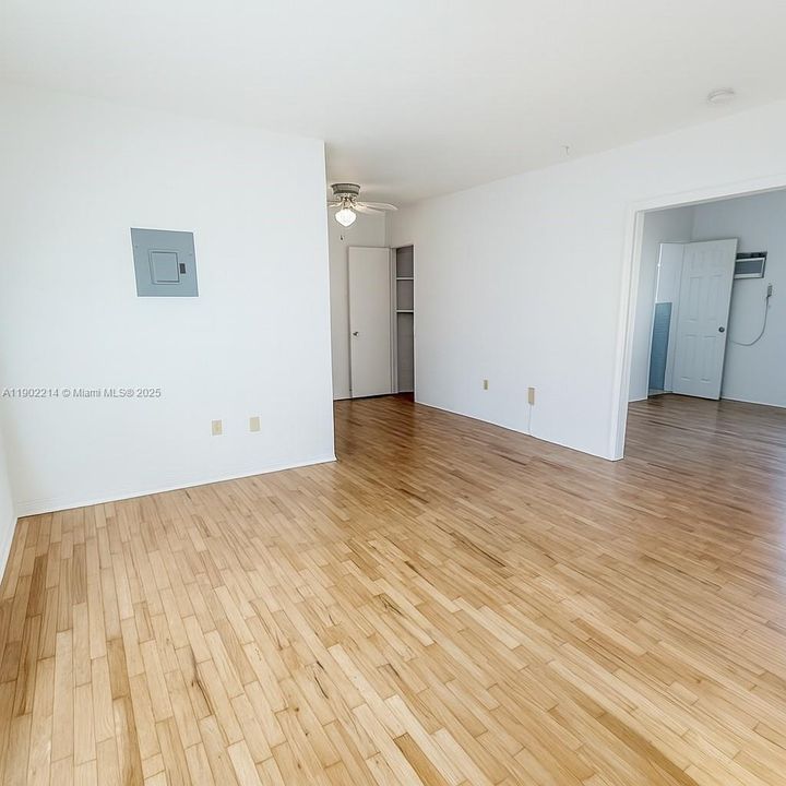 Recently Rented: $1,700 (1 beds, 1 baths, 600 Square Feet)