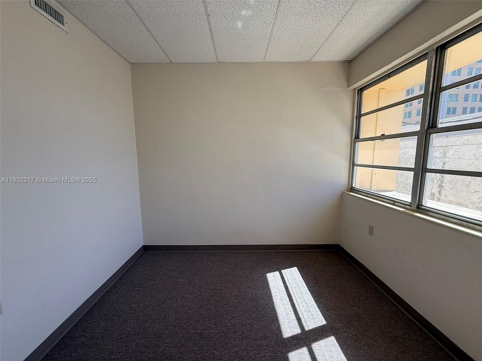 В аренду: $4,678 (0 спален, 0 ванн, 0 Квадратных фут)