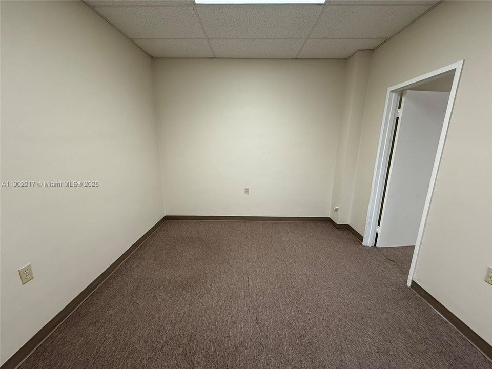 В аренду: $4,678 (0 спален, 0 ванн, 0 Квадратных фут)