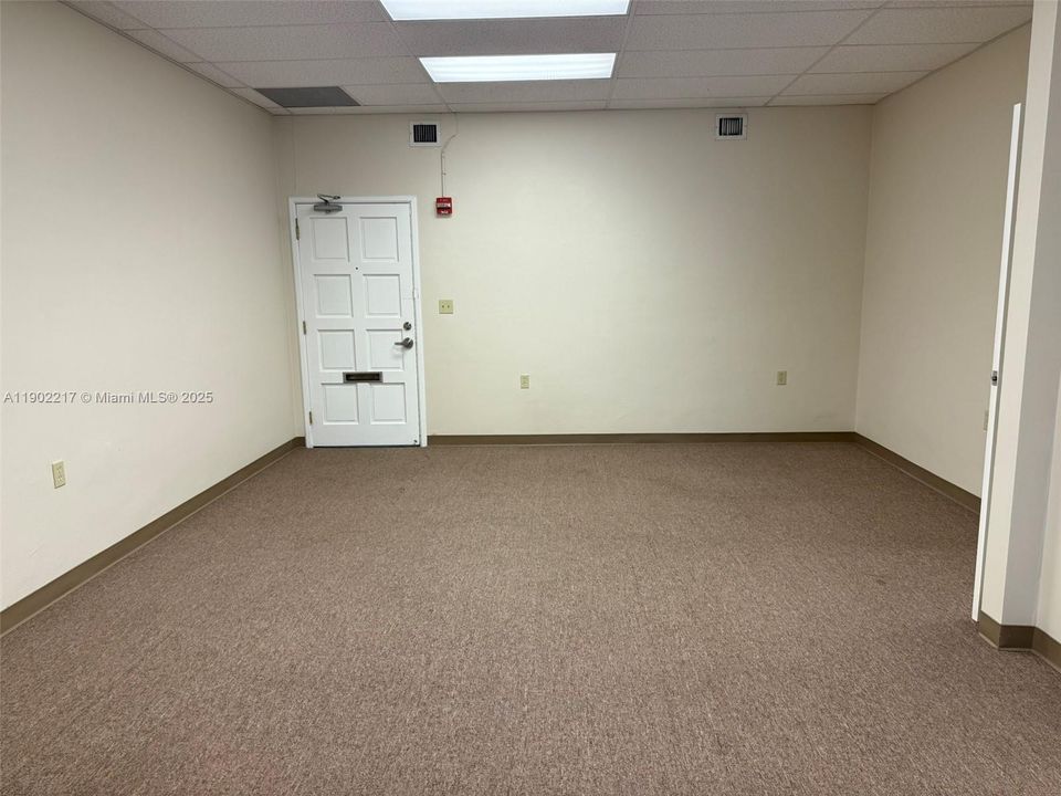 В аренду: $4,678 (0 спален, 0 ванн, 0 Квадратных фут)