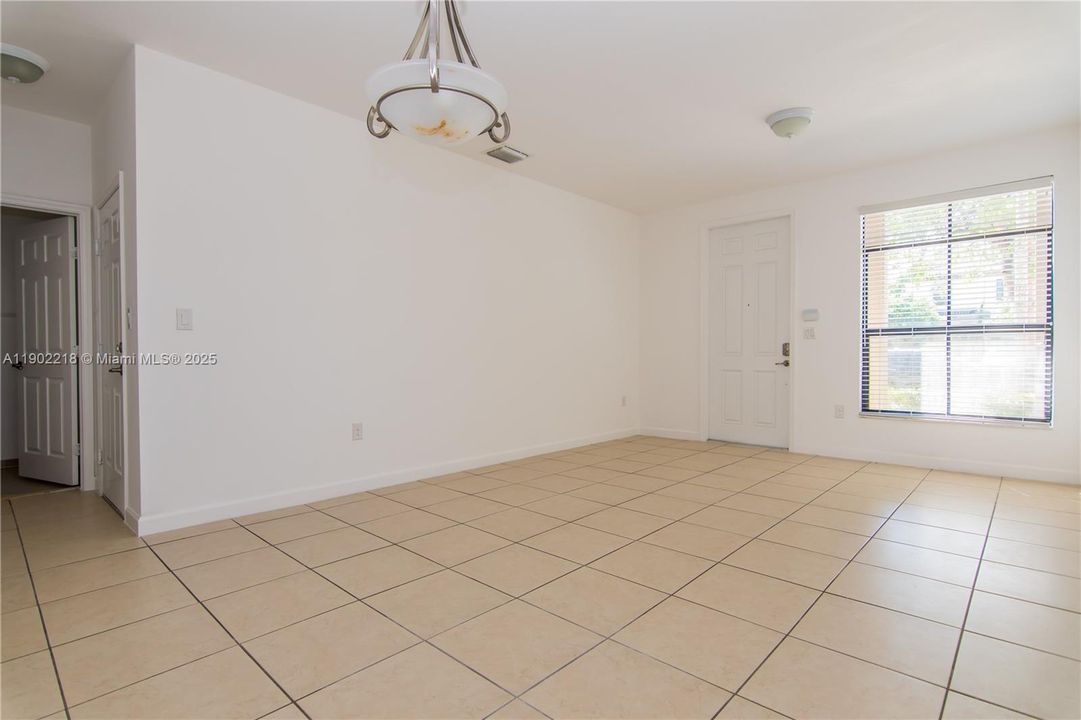 For Sale: $430,000 (4 beds, 3 baths, 1736 Square Feet)