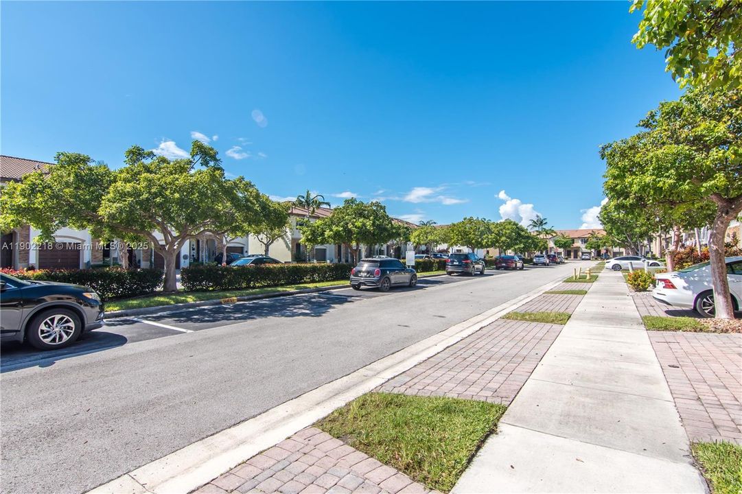 For Sale: $430,000 (4 beds, 3 baths, 1736 Square Feet)