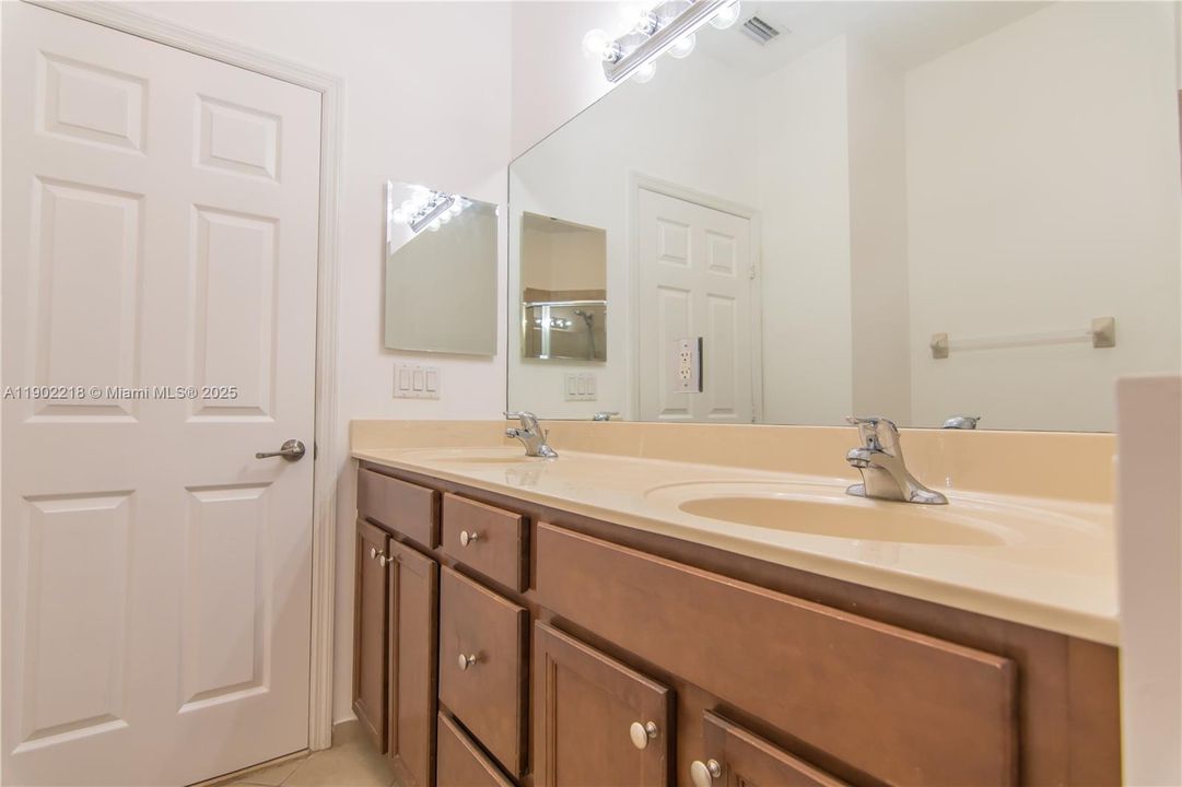 For Sale: $430,000 (4 beds, 3 baths, 1736 Square Feet)