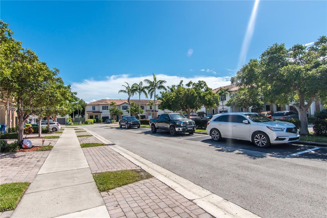 For Sale: $430,000 (4 beds, 3 baths, 1736 Square Feet)