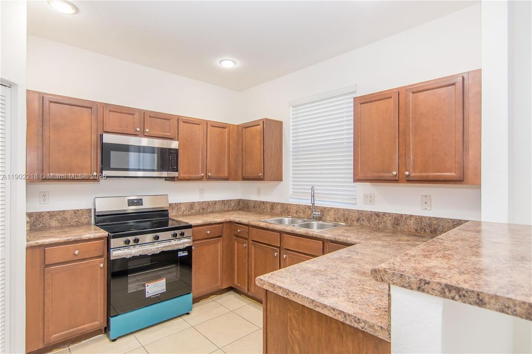 For Sale: $430,000 (4 beds, 3 baths, 1736 Square Feet)